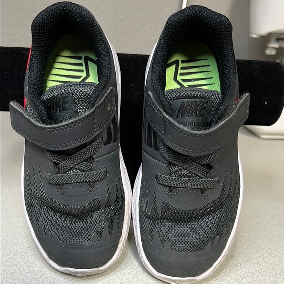 Nike Black and Green Sneakers with Velcro Strap - Picture 1 of 7